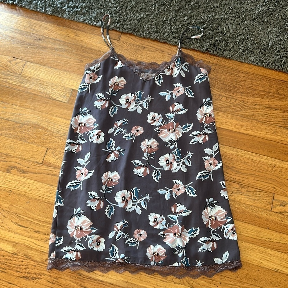 Full Tilt Gray Floral Slip on Mini Dress Size Small